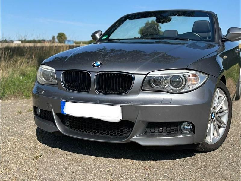Grau Gebraucht 2012 BMW 118 Cabriolet M Sport Cabrio | 10.700 € (Fairer Preis) - Bild 1/4