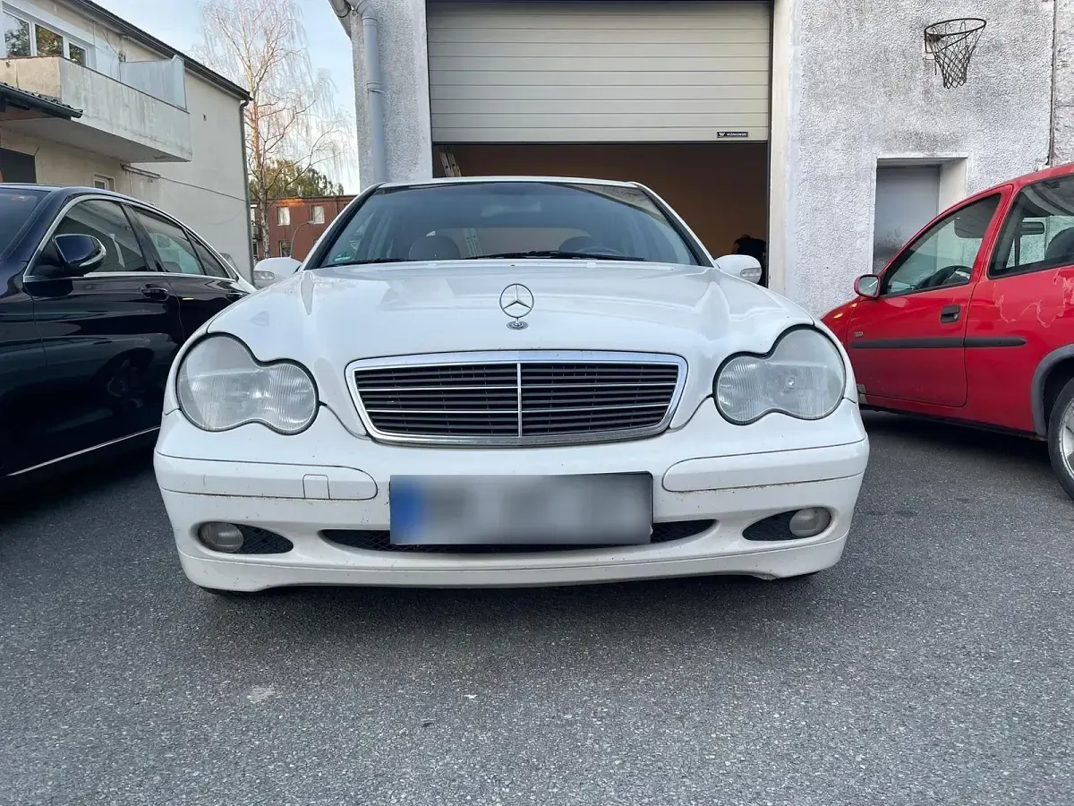 Gebraucht Mercedes C180 Classic 129 PS (94 kW) 2001 Weiß Limousine