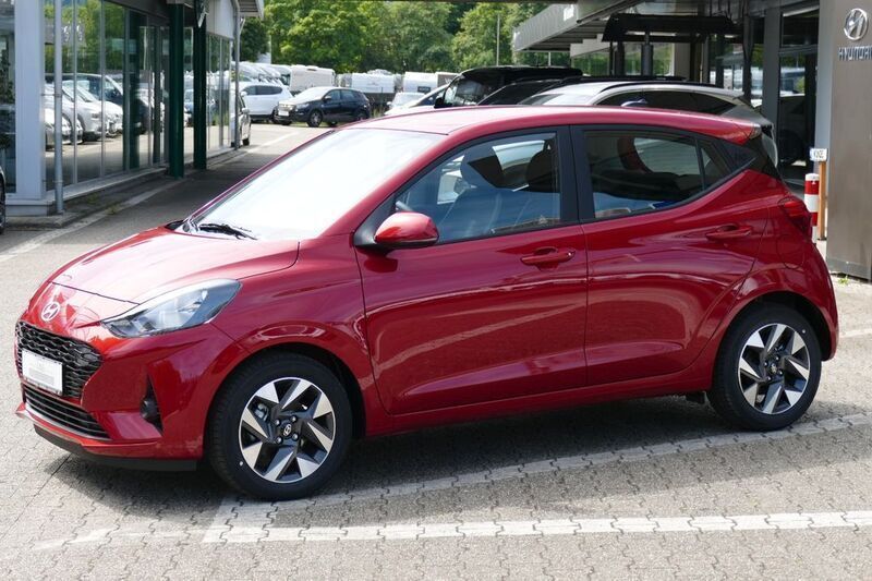 Rot Neu 2025 Hyundai i10 Trend Kleinwagen | 20.280 € (Teuer) - Bild 1/4