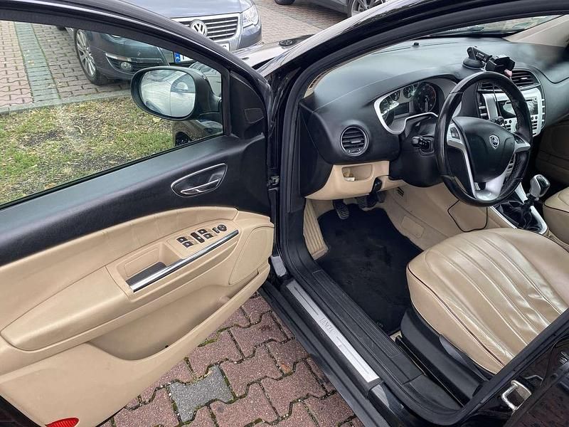 Gebraucht Lancia Delta 120 PS (88 kW) 2011 Schwarz Kleinwagen