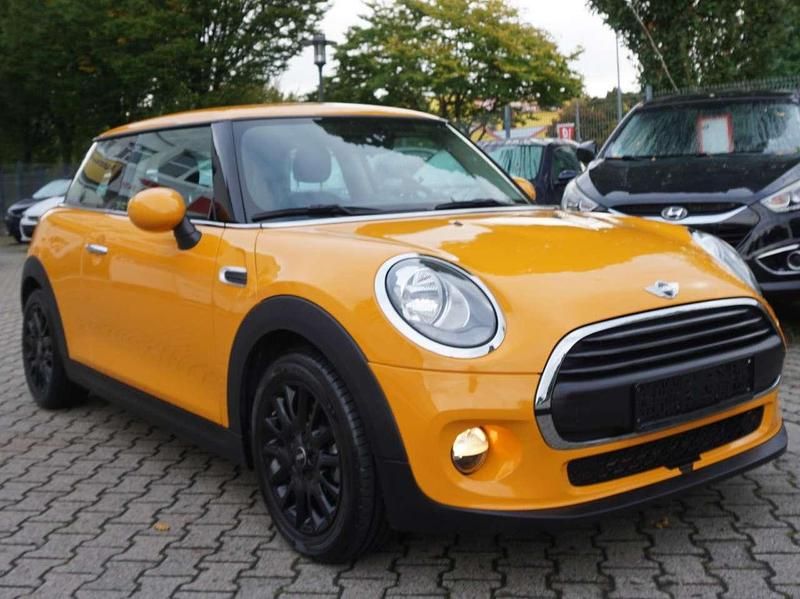 Volcanic orange uni Gebraucht 2018 Mini ONE Kleinwagen | 11.600 € (Fairer Preis) - Bild 1/4