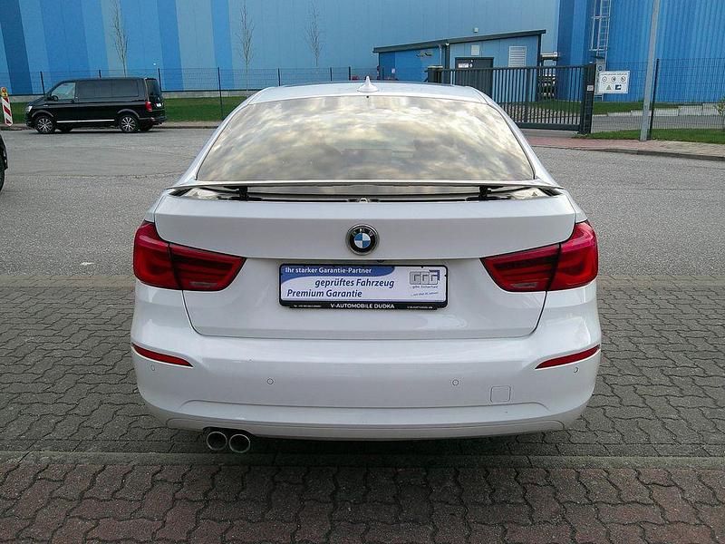 Gebraucht BMW 320 Sport Line 190 PS (139 kW) 2017 Weiß Limousine