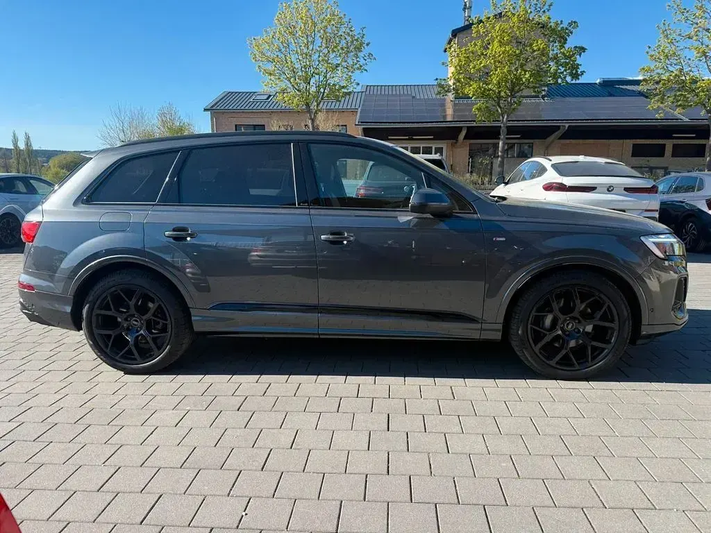 Usado Audi Q7 S-Line 286 HP (210 kW) 2026 Cinzento SUV