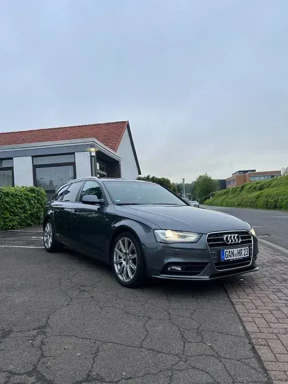 Gebraucht Audi A4 S-Line 204 PS (150 kW) 2012 Grau Limousine