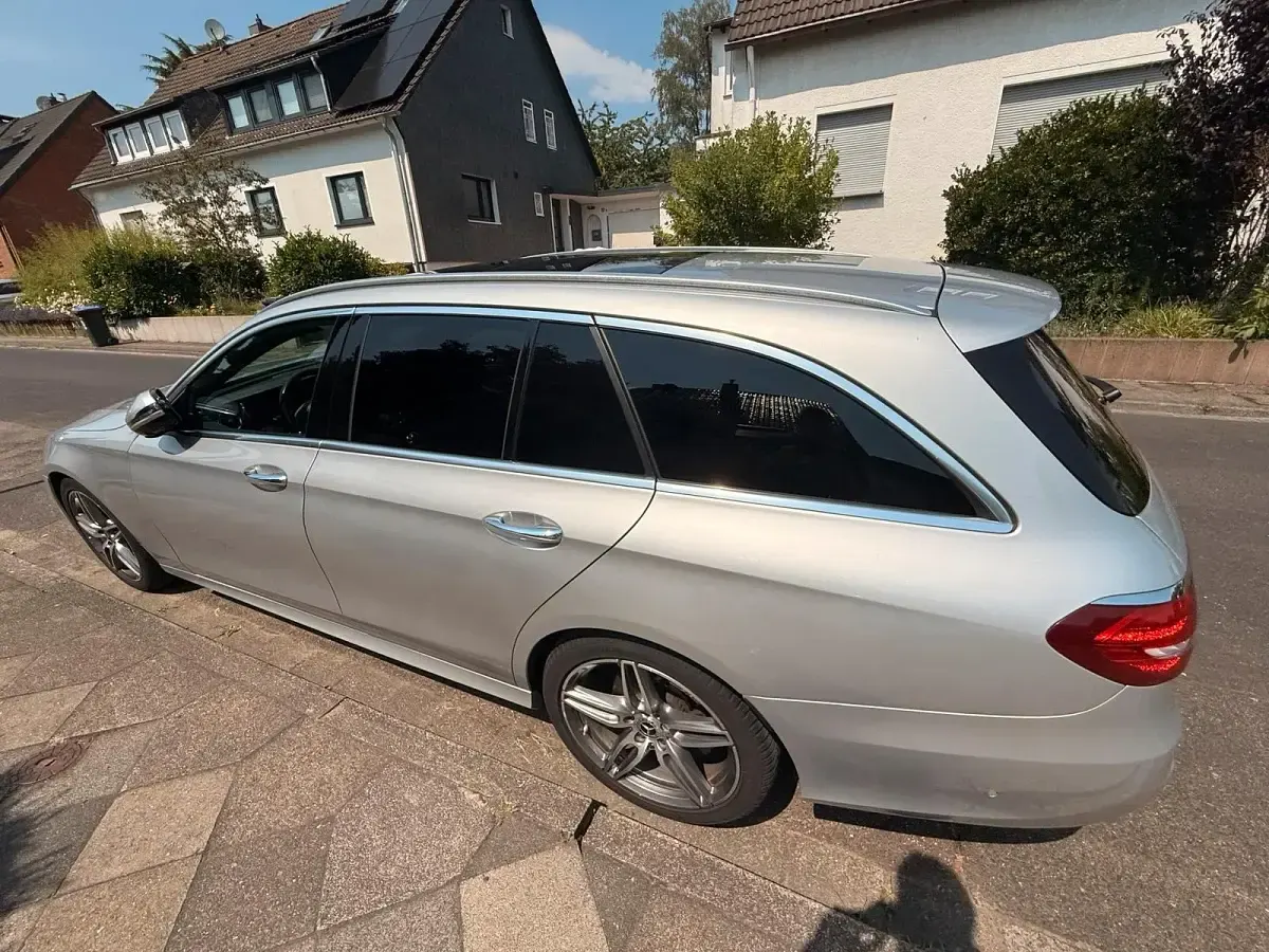 Gebraucht Mercedes E220 AMG 194 PS (142 kW) 2016 Silber Kombi