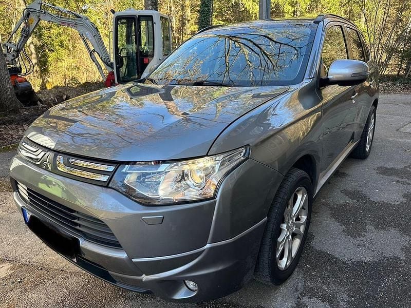 Gebraucht Mitsubishi Outlander Intense 150 PS (110 kW) 2013 Grau SUV