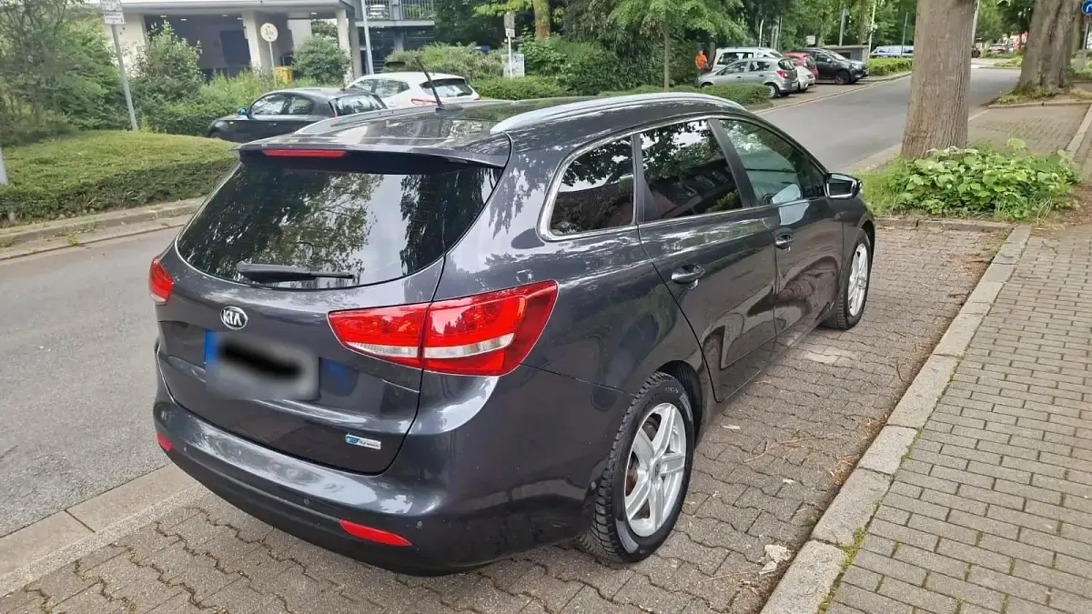 Używany Kia Ceed 136 KM (100 kW) 2015 Szary Hatchback