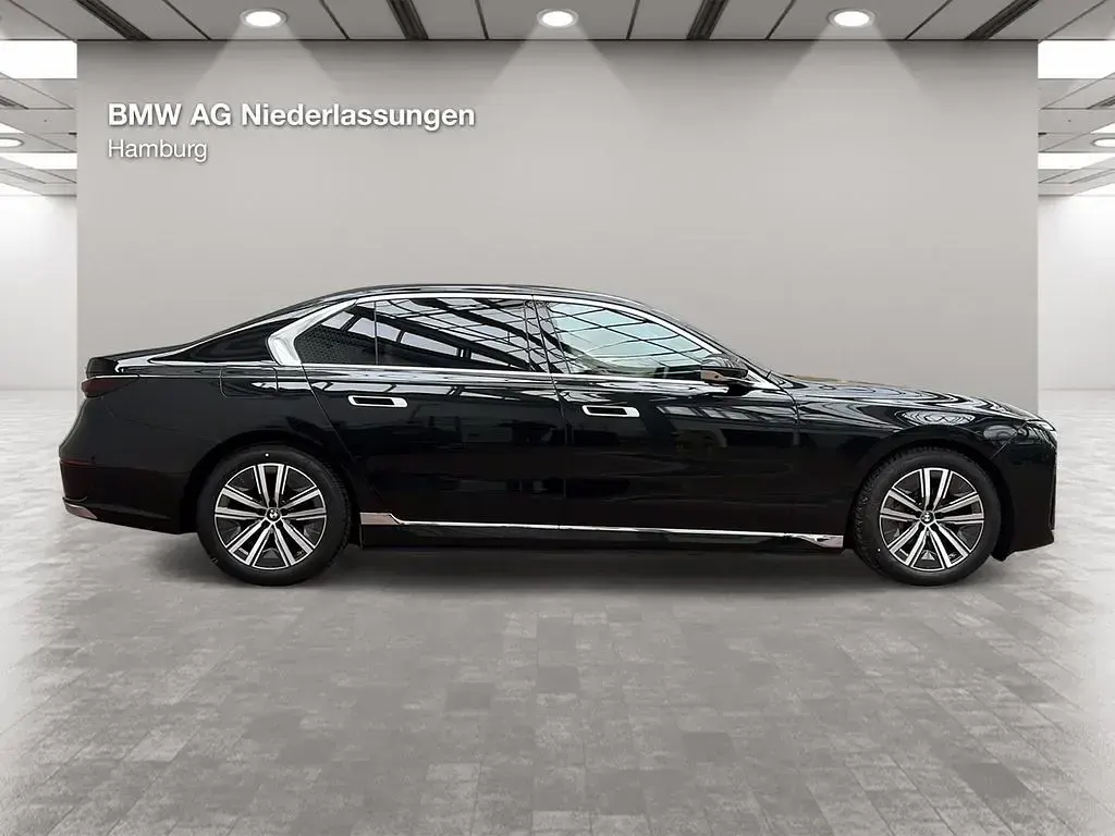 Gebraucht BMW 750e 313 PS (230 kW) 2023 Schwarz Limousine