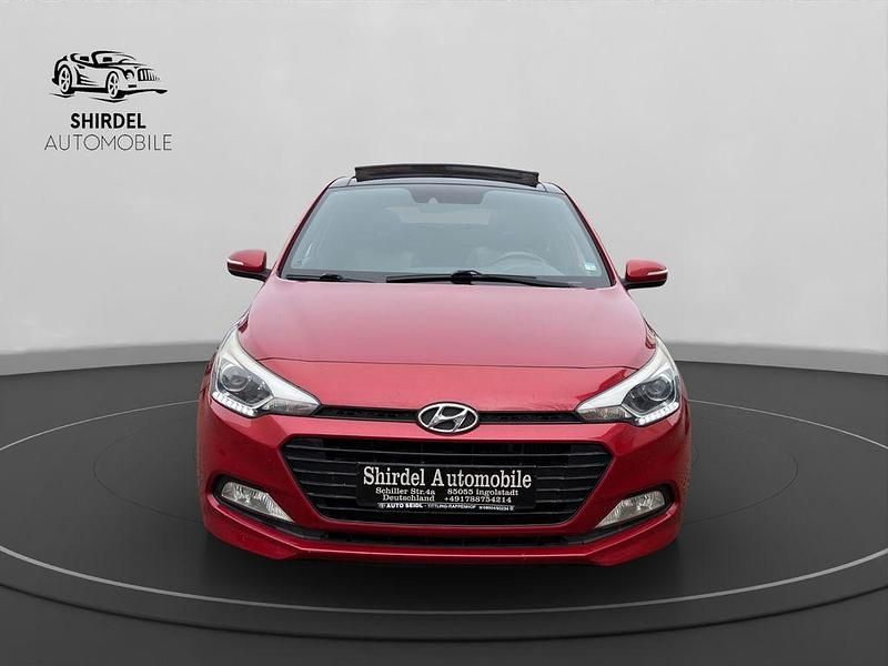 Gebraucht Hyundai i20 120 PS (88 kW) 2016 Rot Limousine