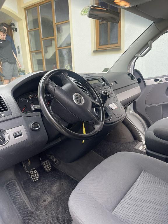 Second-hand VW Multivan 131 CP (96 kW) 2004 Argintiu Monovolum