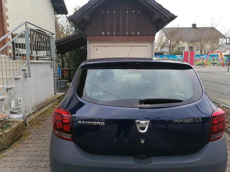 Gebraucht Dacia Sandero 74 PS (54 kW) 2017 Blau Kleinwagen
