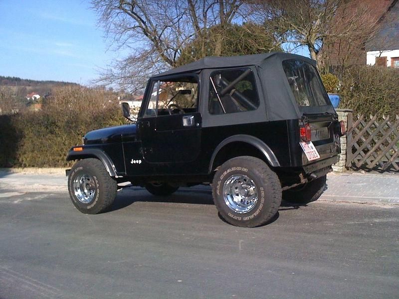 Schwarz Gebraucht 1986 Jeep CJ SUV | 29.800 € - Bild 1/4