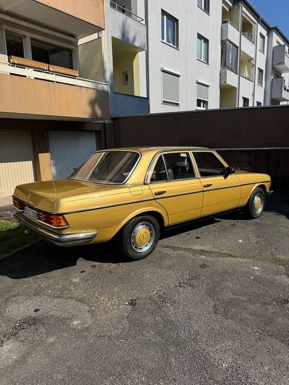 Gebraucht Mercedes E280 177 PS (130 kW) 1978 Gelb Limousine