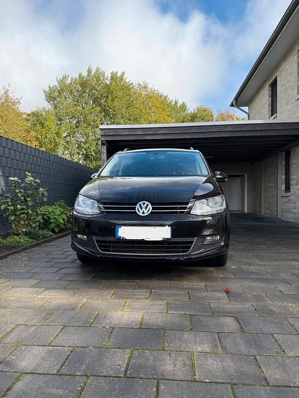 Schwarz Gebraucht 2017 VW Sharan Comfortline Van / Kleinbus | 18.999 € (Fairer Preis) - Bild 1/4