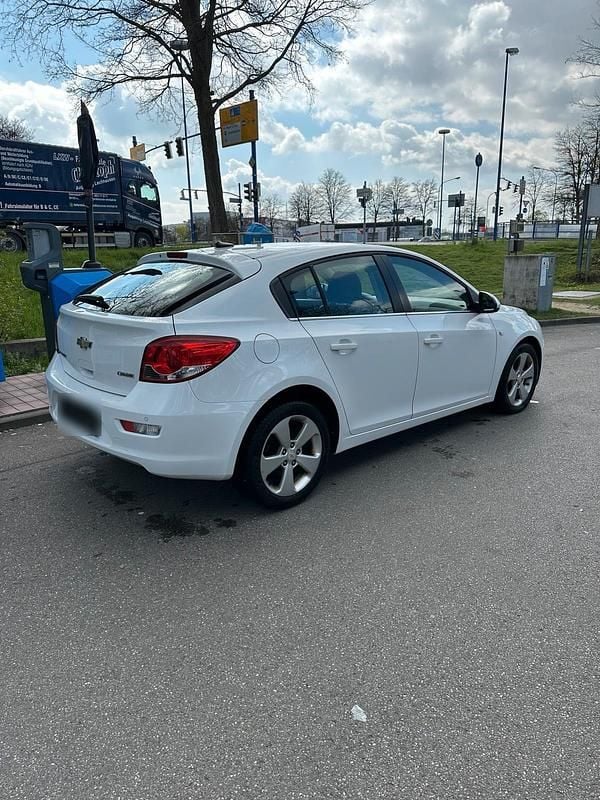 Gebraucht Chevrolet Cruze 163 PS (119 kW) 2013 Weiß Limousine