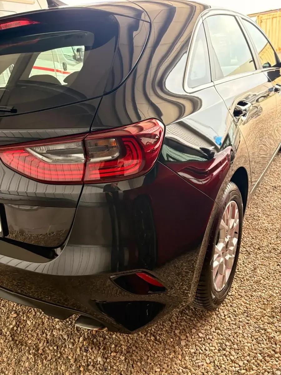 Gebraucht Kia Ceed 120 PS (88 kW) 2024 Schwarz Kleinwagen