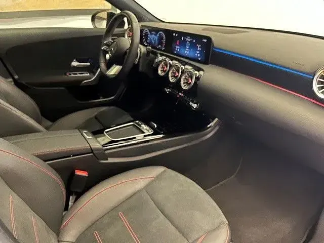 Gebraucht Mercedes A250 AMG line 163 PS (119 kW) 2025 Schwarz Limousine