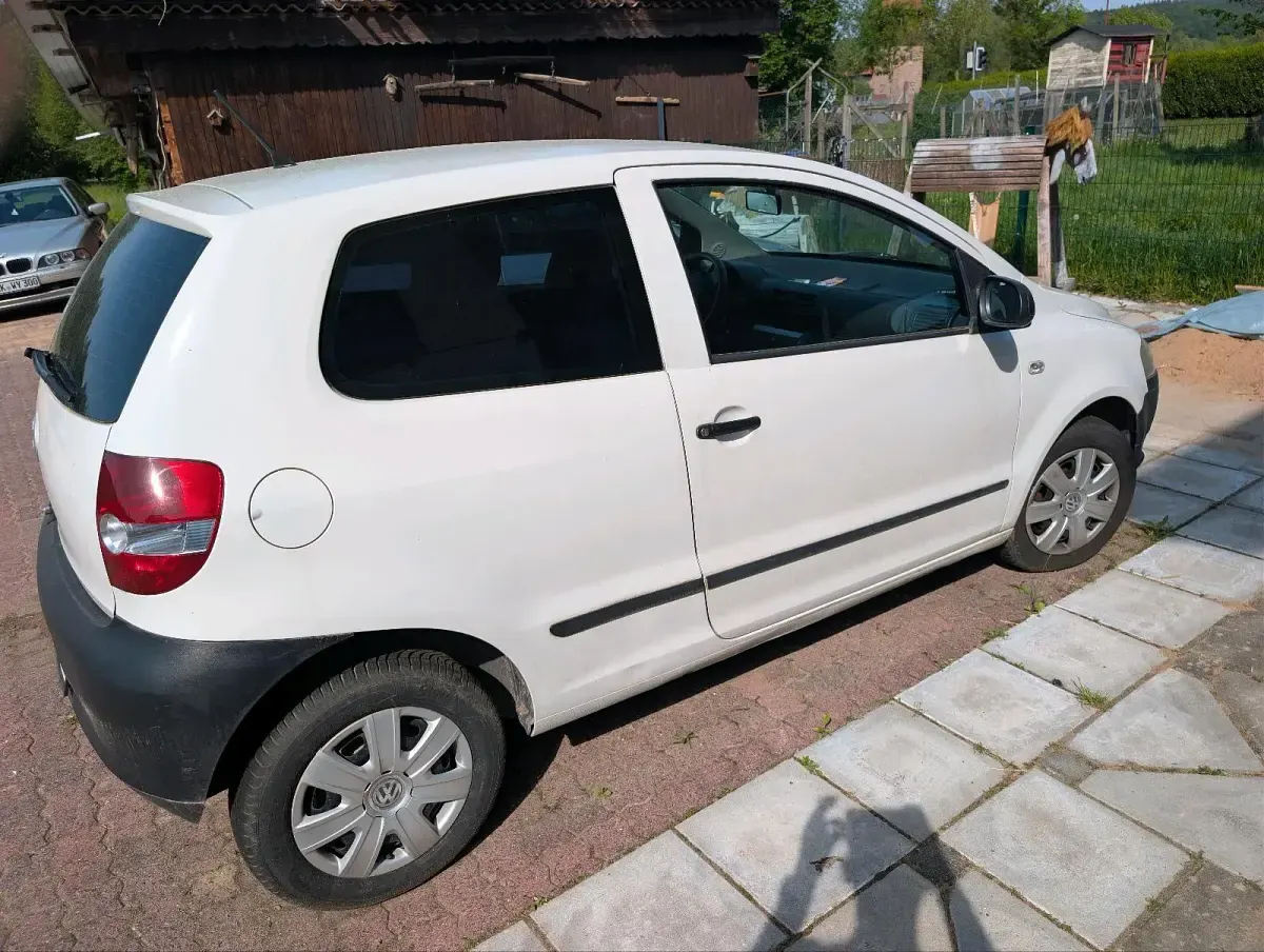 Gebraucht VW Fox 55 PS (40 kW) 2009 Weiß Kleinwagen