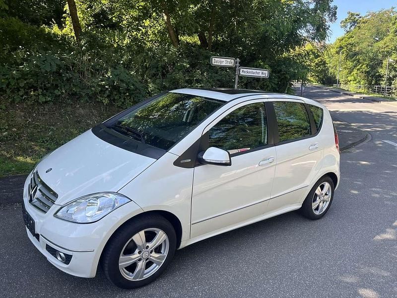 Weiß Gebraucht 2012 Mercedes A160 Avantgarde Limousine | 4.950 € (Fairer Preis) - Bild 1/4
