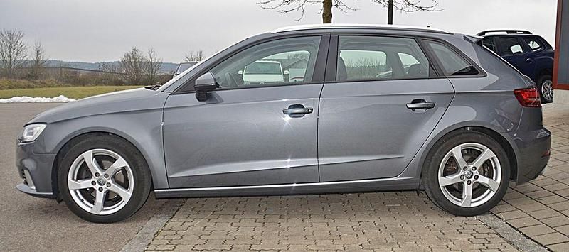 Gebraucht Audi A3 Sport 150 PS (110 kW) 2019 Grau Limousine