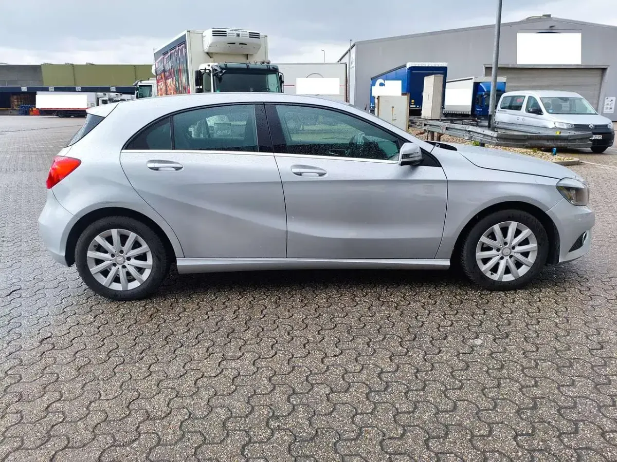 Gebraucht Mercedes A180 122 PS (89 kW) 2013 Polarsilber  metalliclack Kleinwagen