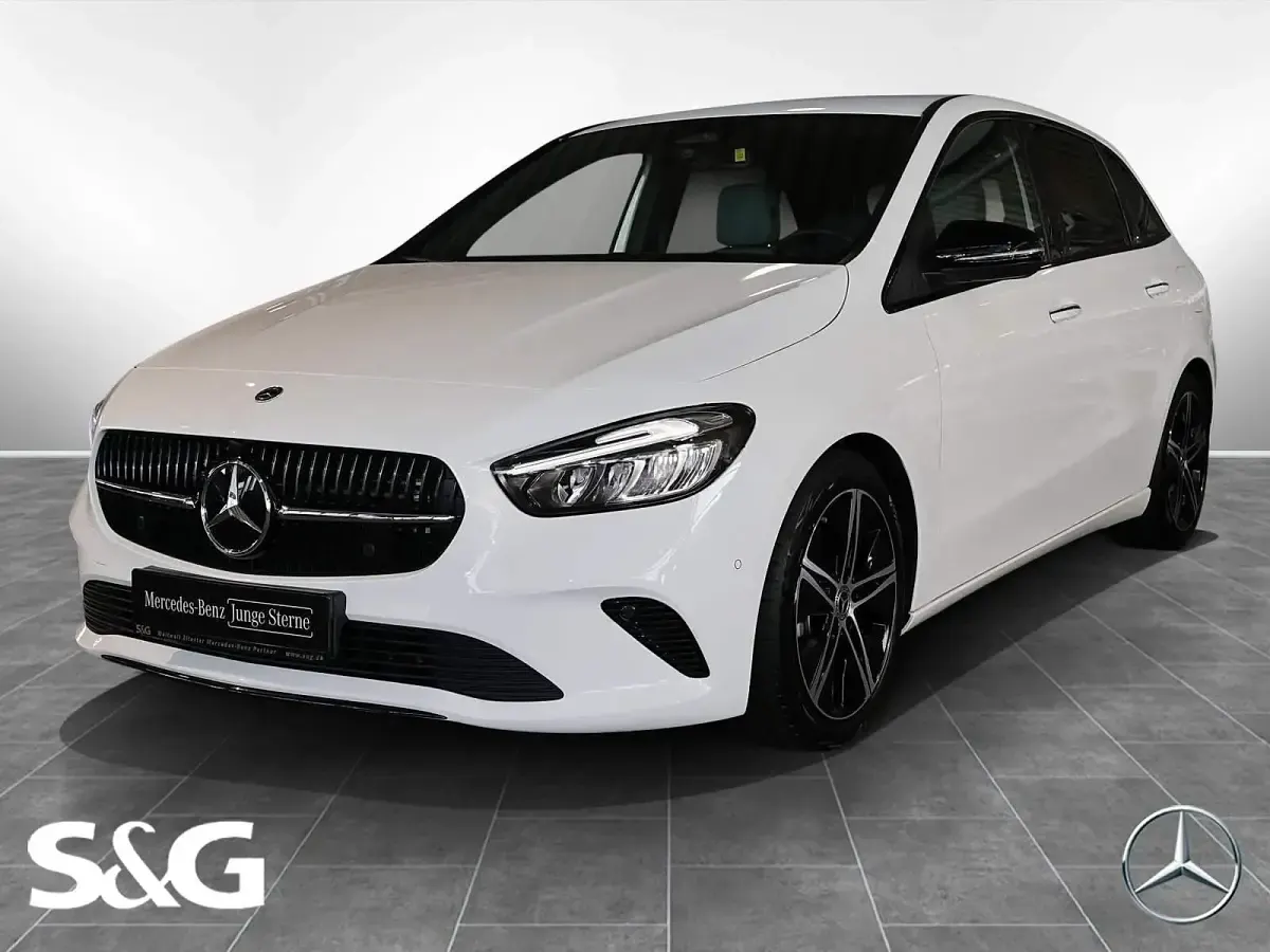 Gebraucht Mercedes B200 Night 163 PS (119 kW) 2024 Kleinwagen