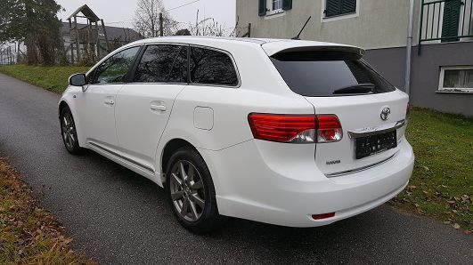 Gebraucht Toyota Avensis Premium 177 PS (130 kW) 2012 Weiß metallic Kombi