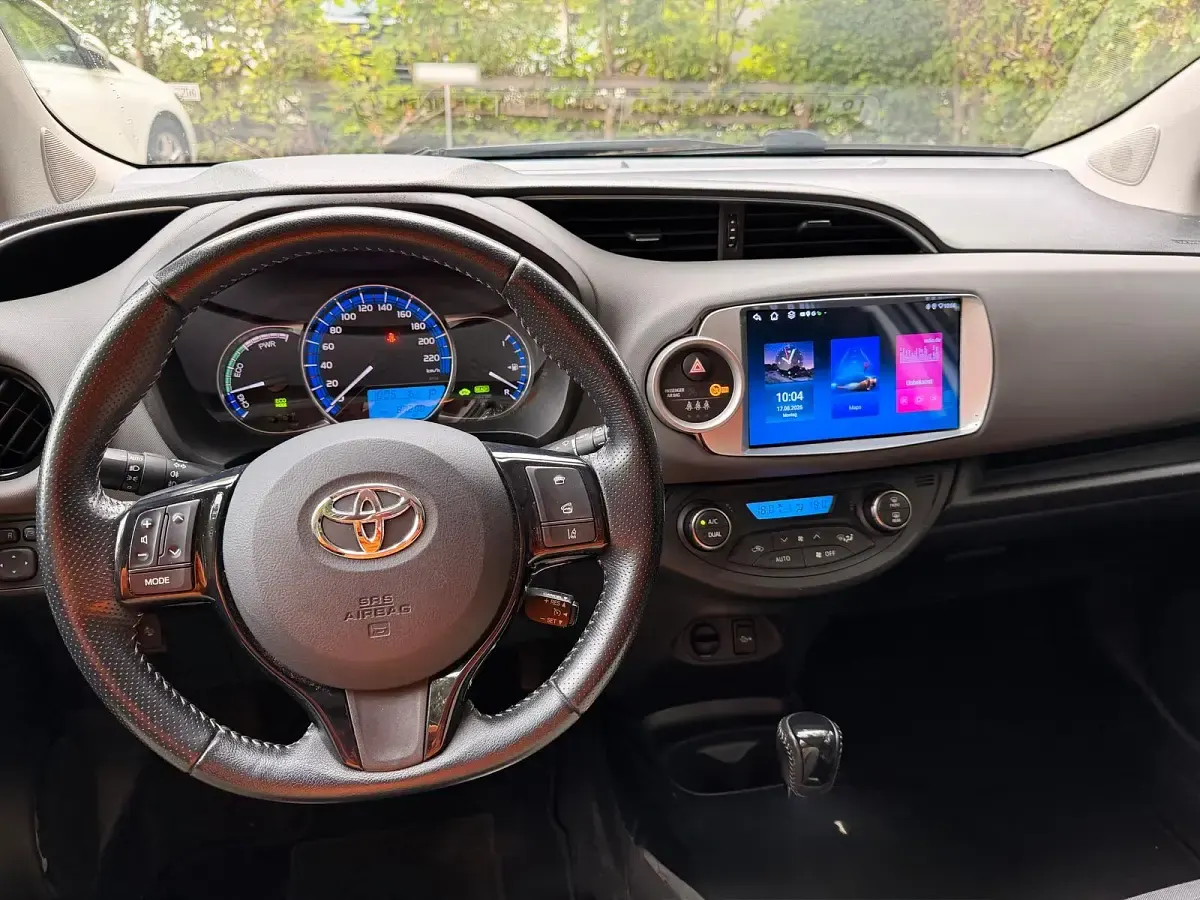Gebraucht Toyota Yaris 100 PS (73 kW) 2016 Rot Kleinwagen