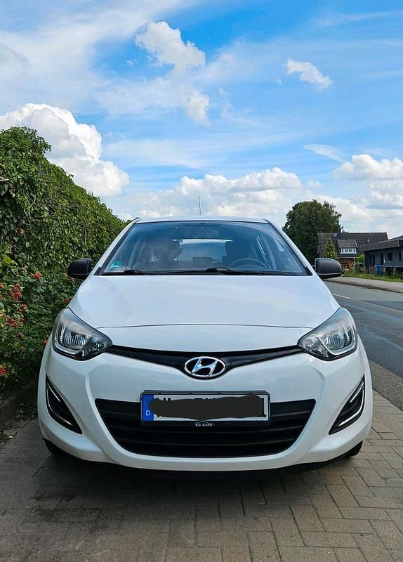Weiß Gebraucht 2014 Hyundai i20 Kleinwagen | 4.500 € (Superpreis) - Bild 1/4