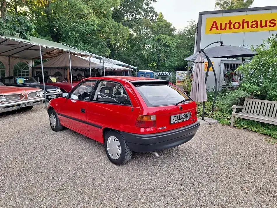 Gebraucht Opel Astra 71 PS (52 kW) 1993 Rot Limousine