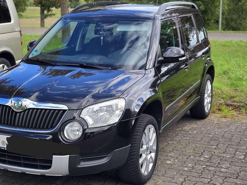 Schwarz Gebraucht 2012 Skoda Yeti SUV | 10.690 € (Teuer) - Bild 1/4