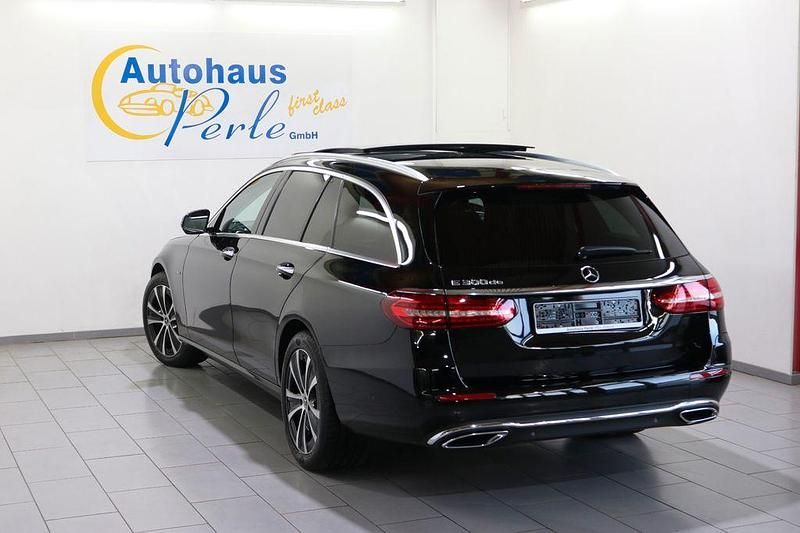 Gebraucht Mercedes E300 194 PS (142 kW) 2021 Schwarz Limousine