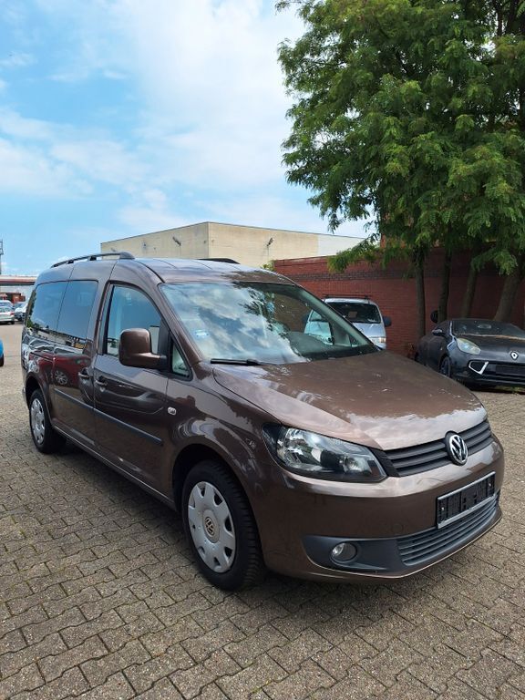 Braun Gebraucht 2012 VW Caddy Maxi Trendline Van / Kleinbus | 5.599 € (Teuer) - Bild 1/4