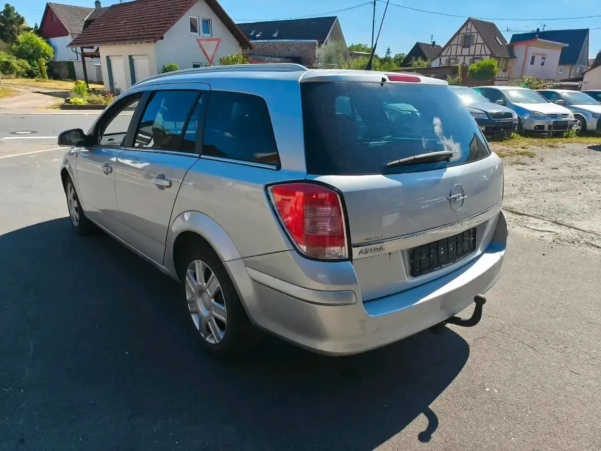 Gebraucht Opel Astra 110 PS (80 kW) 2010 Silber Kombi