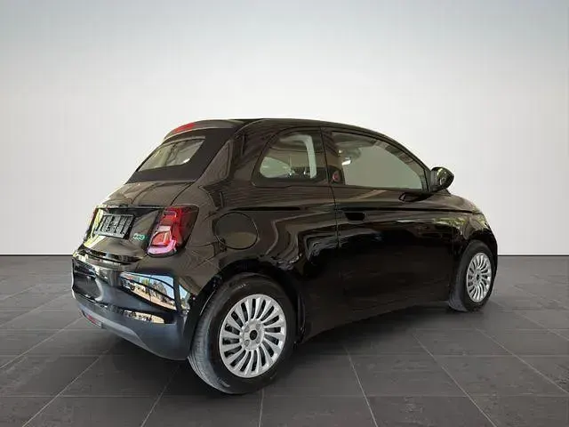 Neu Fiat 500e Red 86 kW (118 PS) 2025 Onyx schwarz Cabrio