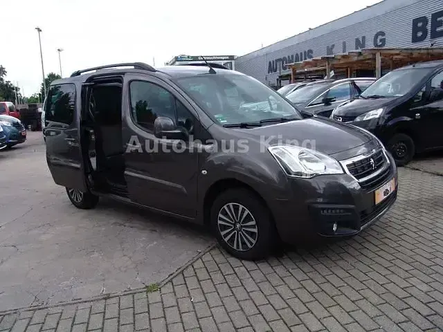 Gebraucht Peugeot TePee Active 99 PS (72 kW) 2016 Moka/metallic Van / Kleinbus
