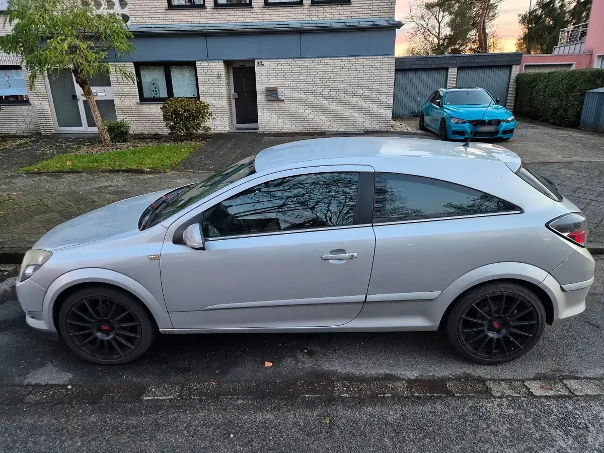 Używany Opel Astra 116 KM (85 kW) 2009 Srebrny Hatchback