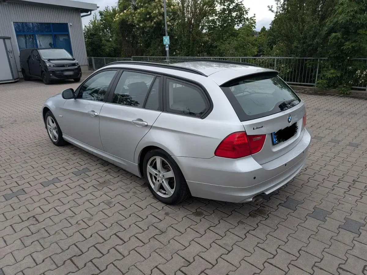 Gebraucht BMW 318 143 PS (105 kW) 2012 Silber Kombi