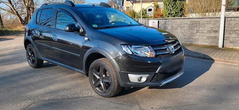 Schwarz Gebraucht 2016 Dacia Sandero Stepway SUV | 6.900 € (Fairer Preis) - Bild 1/4