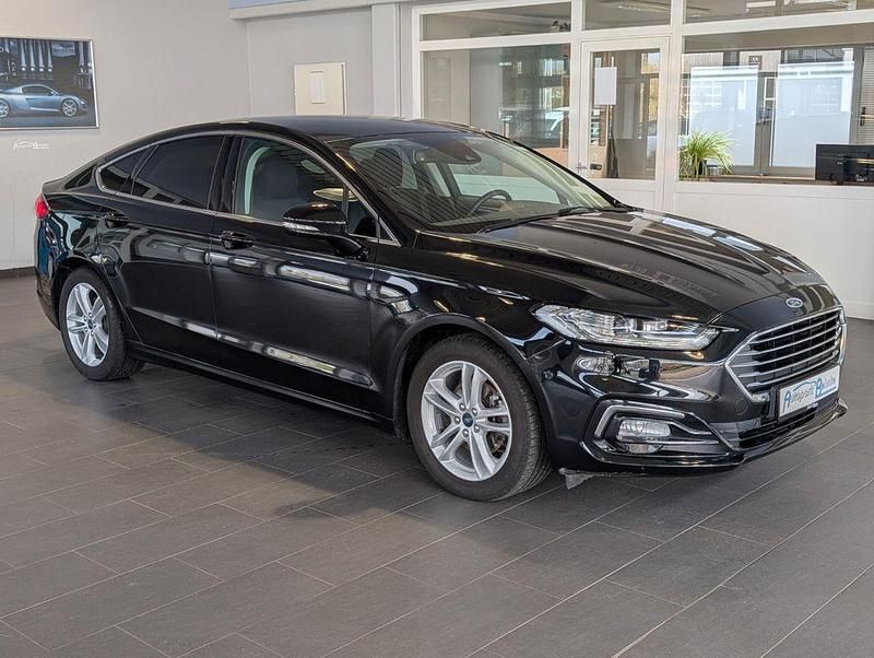 Gebraucht Ford Mondeo Titanium 165 PS (121 kW) 2019 Schwarz Limousine