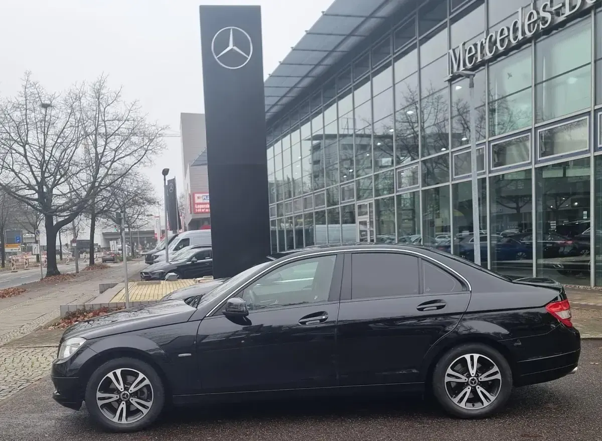 Gebraucht Mercedes C220 170 PS (125 kW) 2010 Schwarz Limousine
