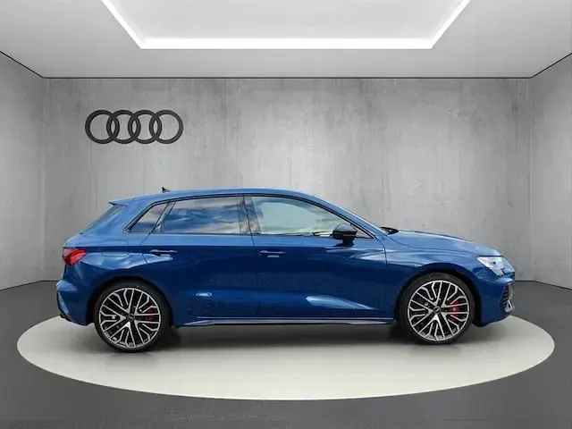 Gebraucht Audi S3 Comfort 333 PS (244 kW) 2024 Blau Limousine