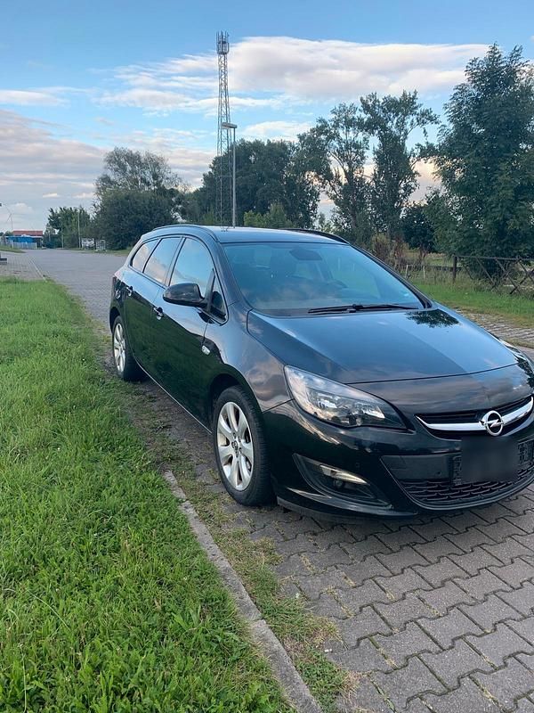 Schwarz Gebraucht 2016 Opel Astra Kombi | 5.490 € (Guter Preis) - Bild 1/4