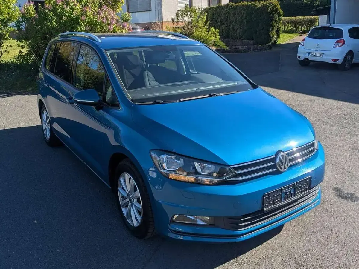 Gebraucht VW Touran Comfortline 110 PS (80 kW) 2016 Caribbean blue Van / Kleinbus