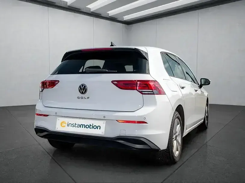 Gebraucht VW Golf VII 131 PS (96 kW) 2020 Weiss Limousine