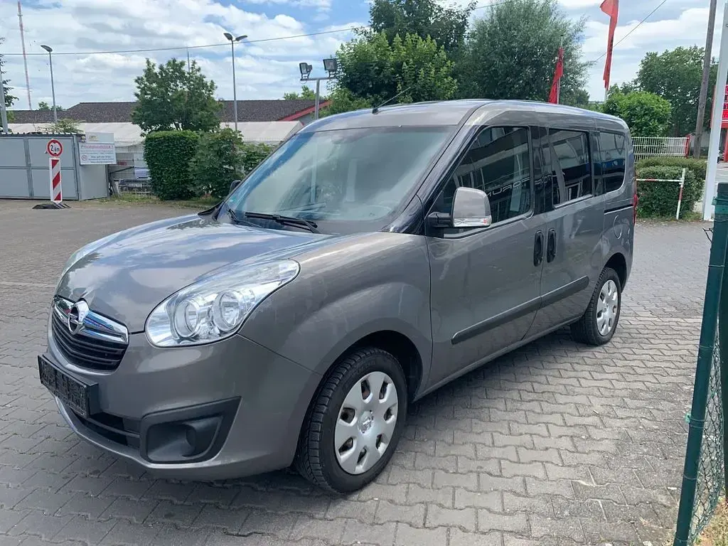 Gebraucht Opel Combo Edition 105 PS (77 kW) 2013 Braun Van / Kleinbus