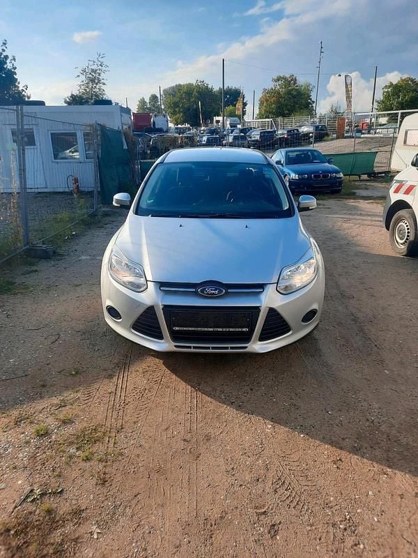 Silber Gebraucht 2011 Ford Focus Kombi | 2.150 € (Superpreis) - Bild 1/4