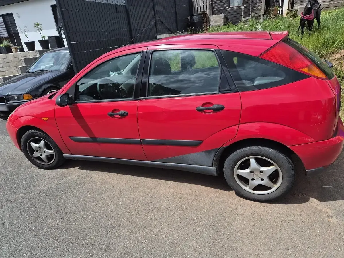 Gebraucht Ford Focus 100 PS (73 kW) 1999 Rot Limousine