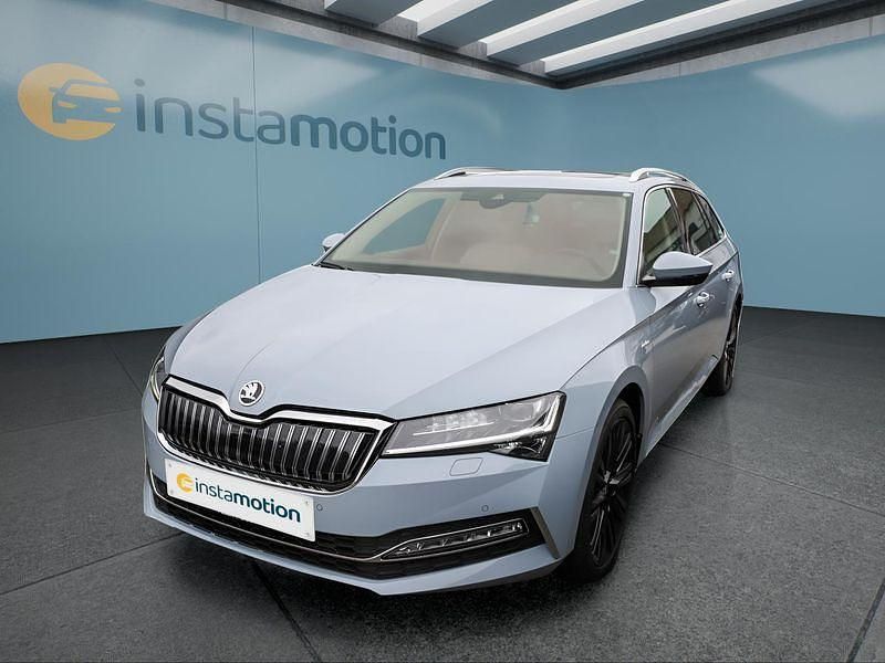 Grau Gebraucht 2022 Skoda Superb LAURIN & KLEMENT Kombi | 30.699 € (Etwas zu teuer) - Bild 1/4