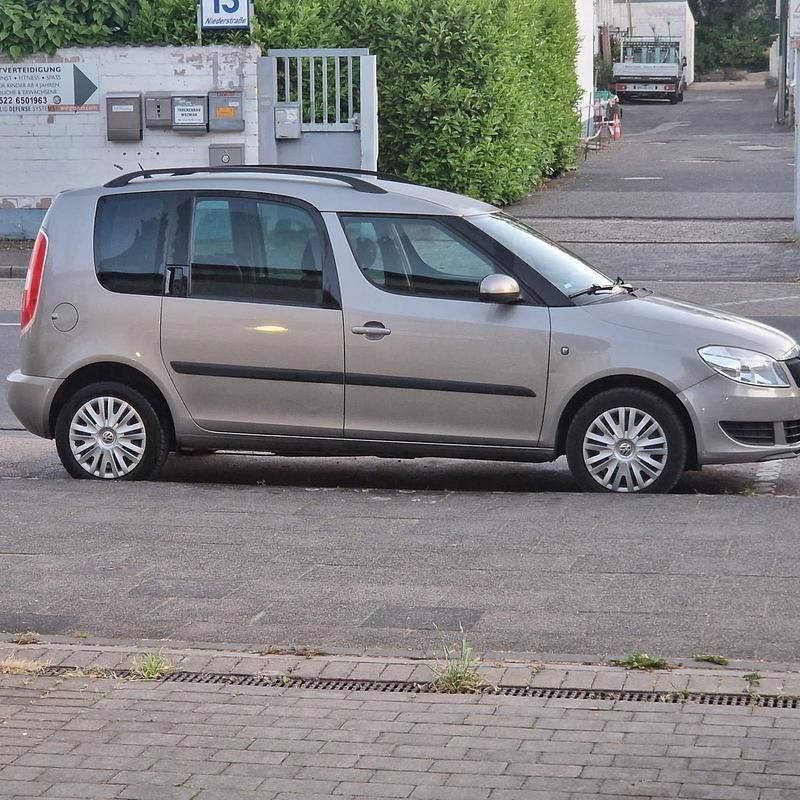 Grau Gebraucht 2011 Skoda Roomster Van / Kleinbus | 2.000 € - Bild 1/4